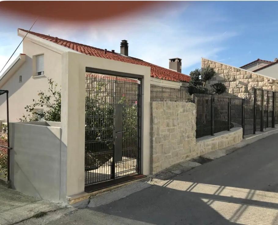 Romantic Stone- Studio Apartman Омиш Экстерьер фото