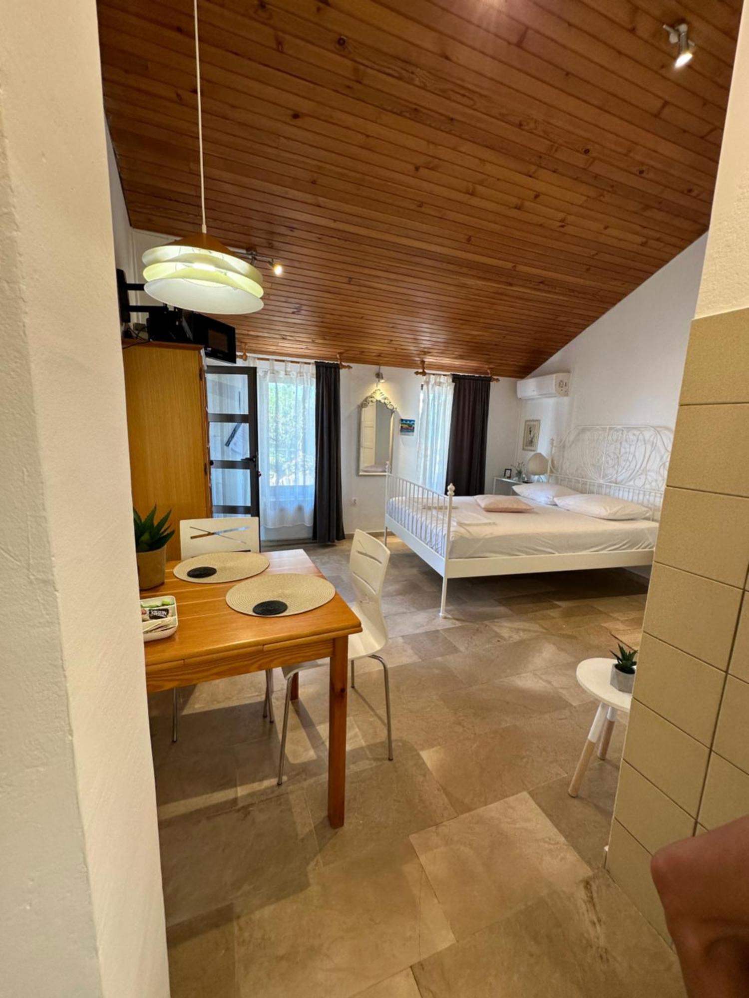 Romantic Stone- Studio Apartman Омиш Экстерьер фото